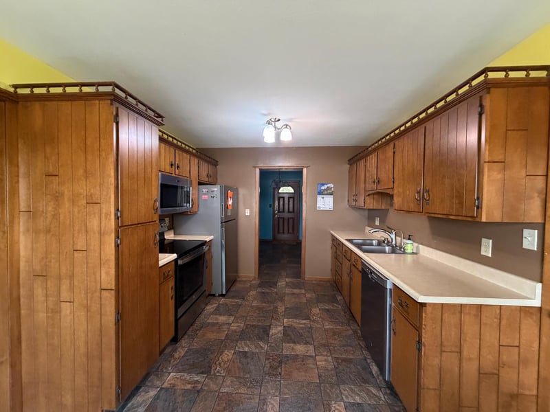 425 W Dodge St, Luverne, MN 56156