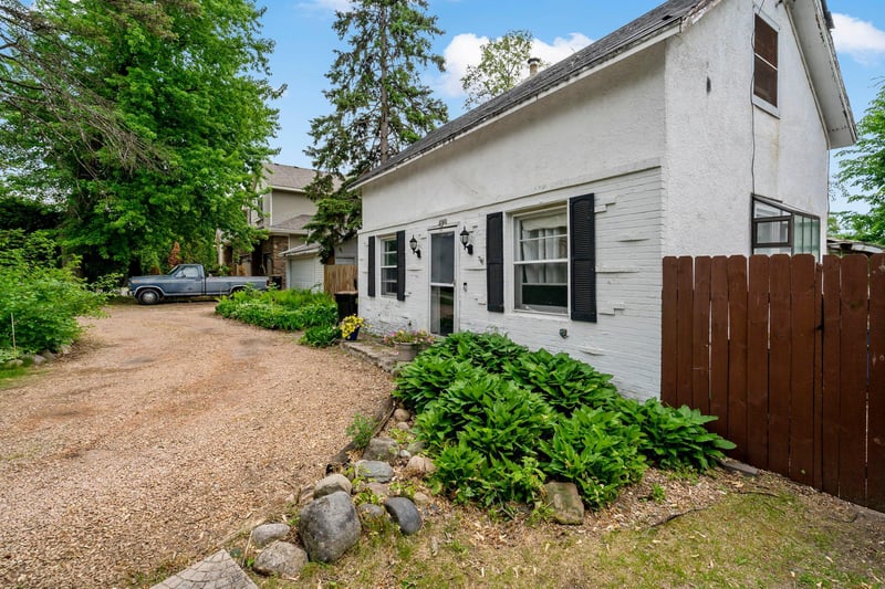 5801 Interlachen Blvd, Edina, MN 55436