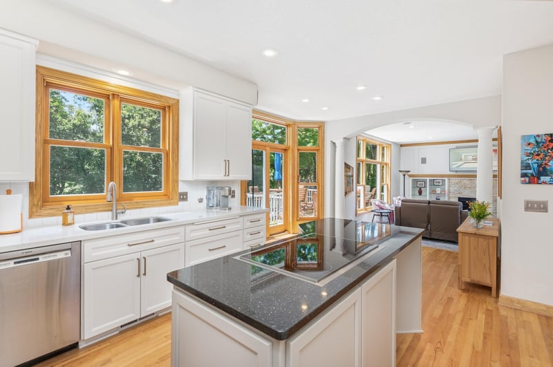 10051 Gristmill Rg, Eden Prairie, MN 55347