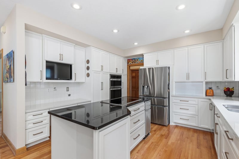10051 Gristmill Rg, Eden Prairie, MN 55347