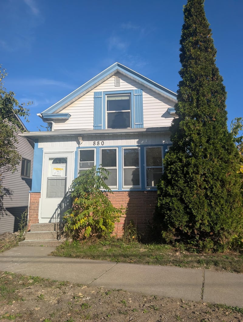 880 Jackson St, Saint Paul, MN 55117