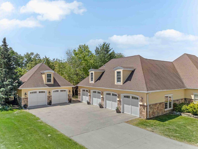 705 18th Ave N, Moorhead, MN 56560