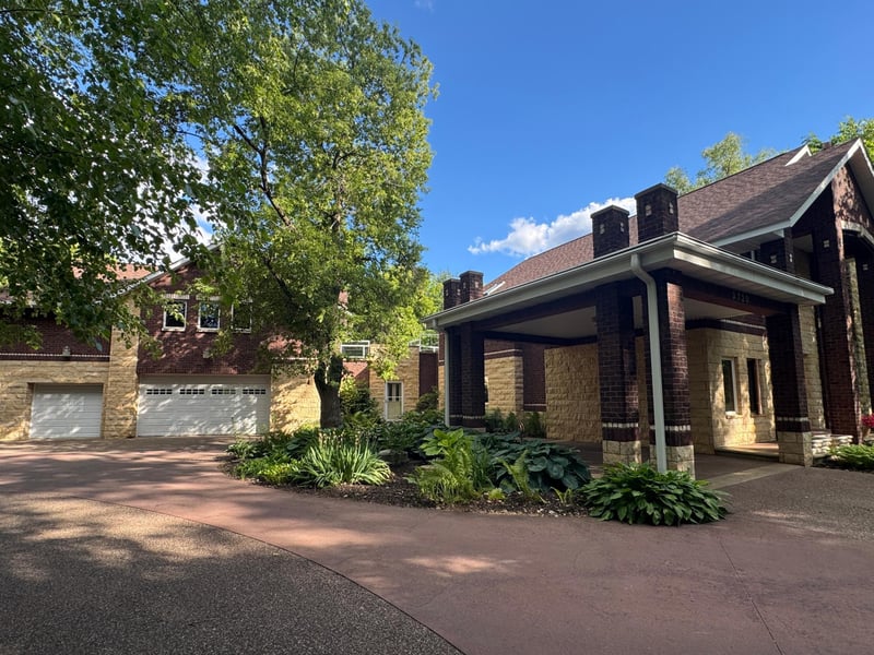3720 Denmark Ct E, Eagan, MN 55123