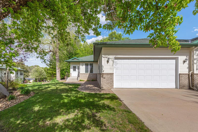 2129 Bard Ct, Faribault, MN 55021
