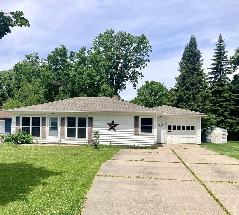 565 Madson Ave SW, Hutchinson, MN 55350