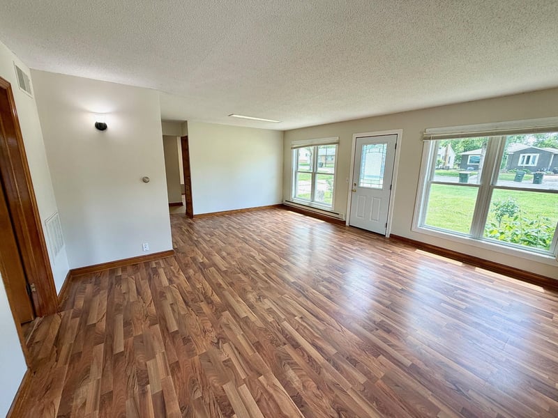 565 Madson Ave SW, Hutchinson, MN 55350