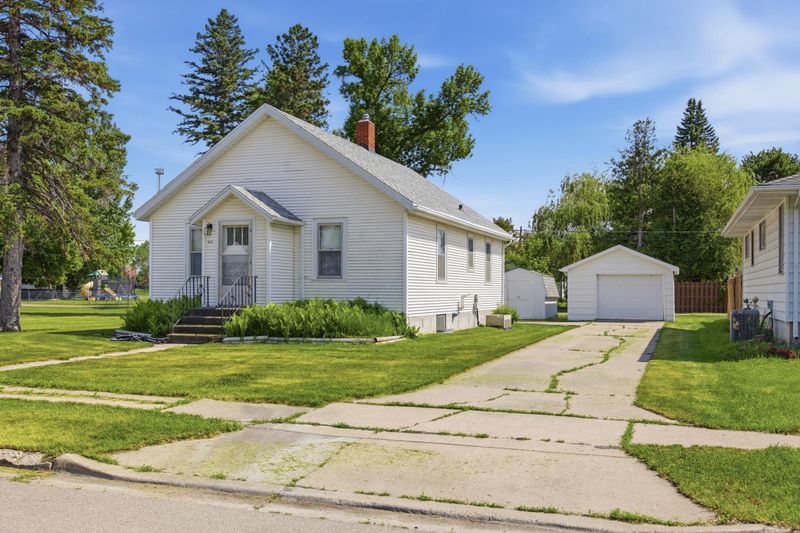 212 1st Ave SW, Dilworth, MN 56529