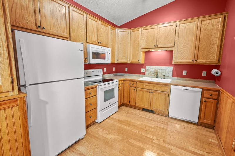 937 14th Ln SE, Cambridge, MN 55008