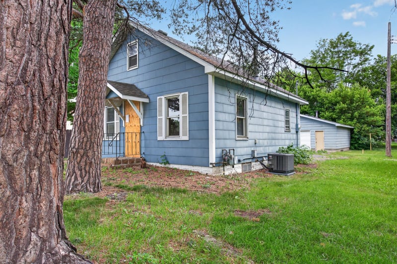 7624 68th Ave N, Brooklyn Park, MN 55428