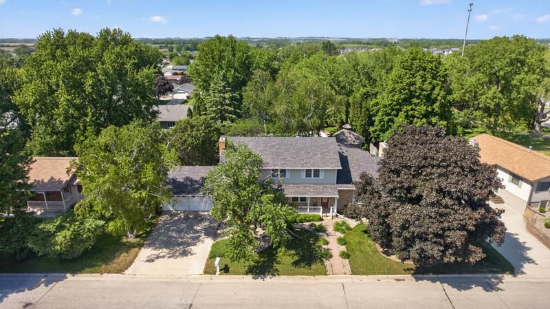 805 5th St NW, Kasson, MN 55944