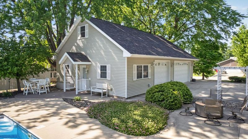 804 6th St NW, Kasson, MN 55944