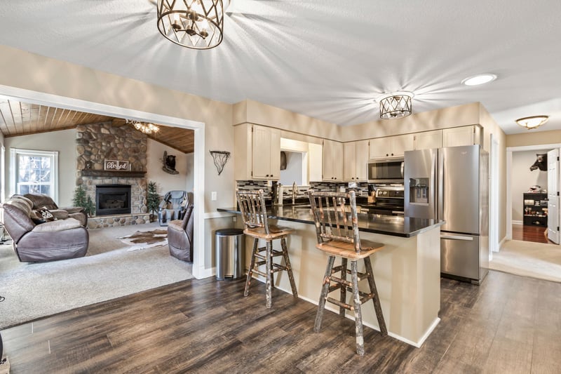 6517 County Rd 5 NW, Annandale, MN 55302