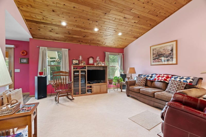 35084 Hinckley Rd, Hinckley, MN 55037