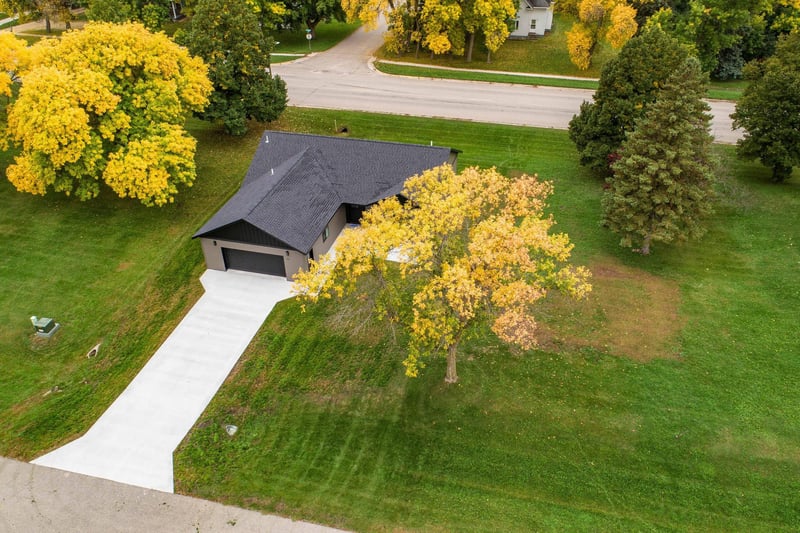313 1st St NE, Rothsay, MN 56579