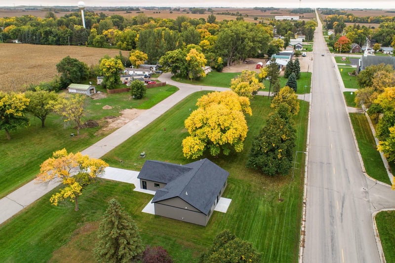 313 1st St NE, Rothsay, MN 56579