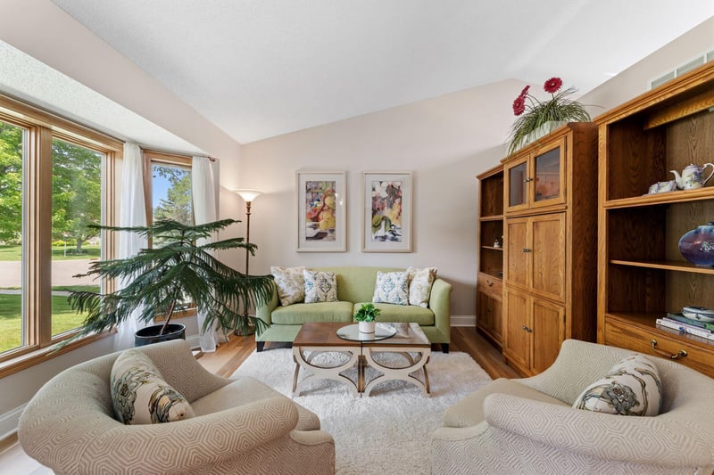8649 Alisa Ln, Chanhassen, MN 55317
