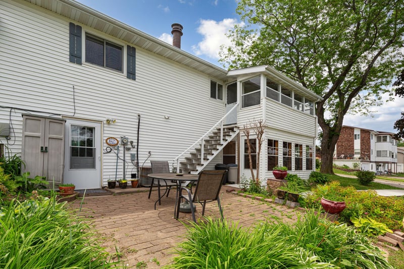 1114 N High St, Lake City, MN 55041