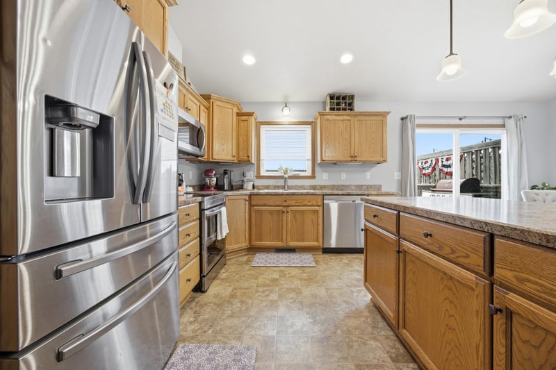 1551 34th Ave S, Moorhead, MN 56560