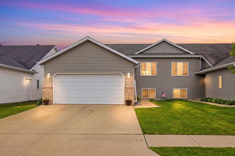 1551 34th Ave S, Moorhead, MN 56560