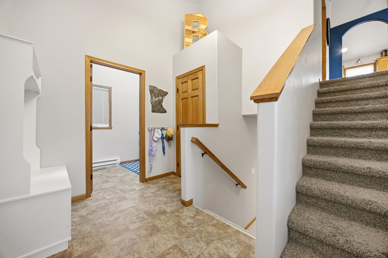 1551 34th Ave S, Moorhead, MN 56560