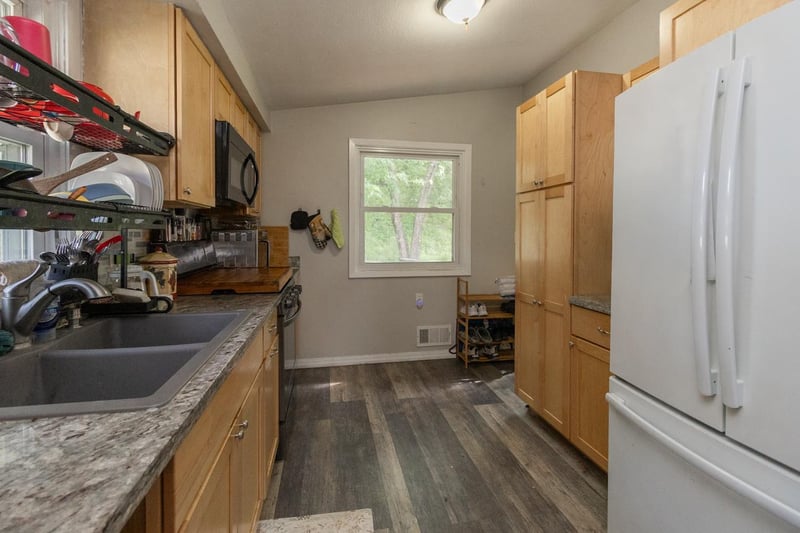 222 Buron Ln, South Saint Paul, MN 55075