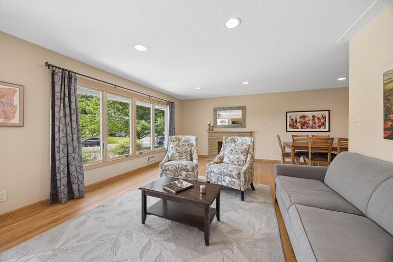 6204 Ashcroft Ln, Edina, MN 55424