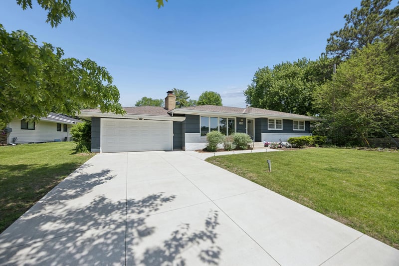 6204 Ashcroft Ln, Edina, MN 55424