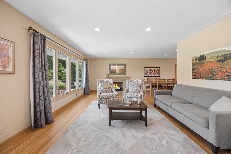 6204 Ashcroft Ln, Edina, MN 55424