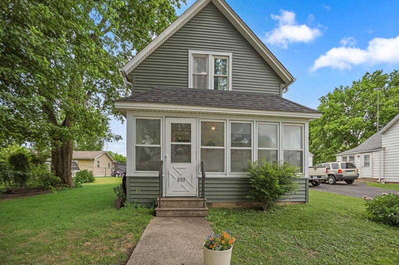 207 W Franklin St, Morristown, MN 55052