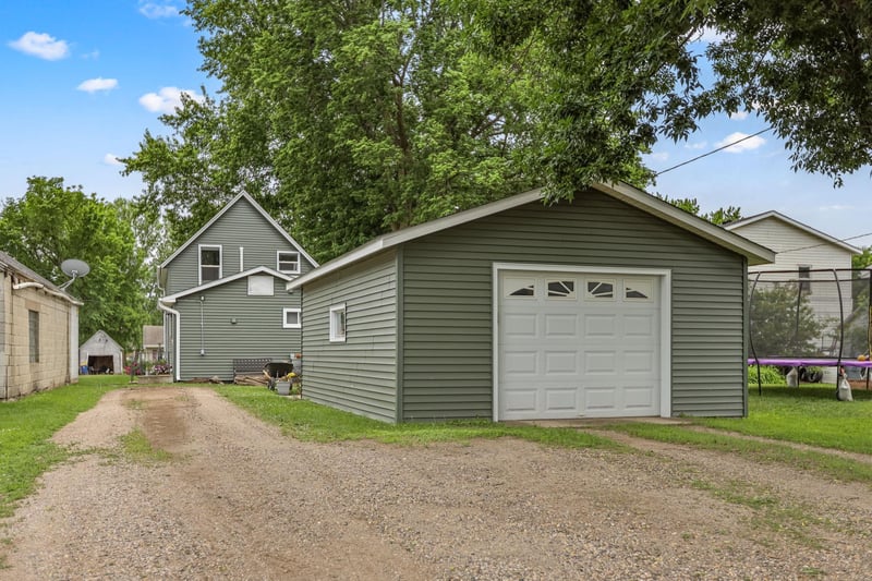 207 W Franklin St, Morristown, MN 55052