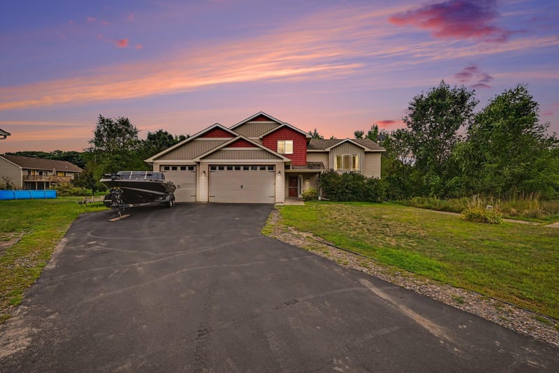 820 Kelly St, Lino Lakes, MN 55014