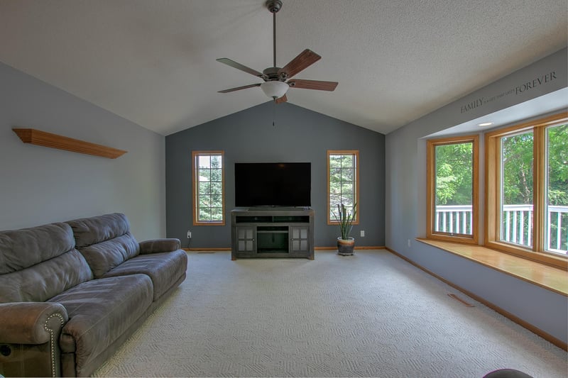 315 Sunset Ln N, Cambridge, MN 55008