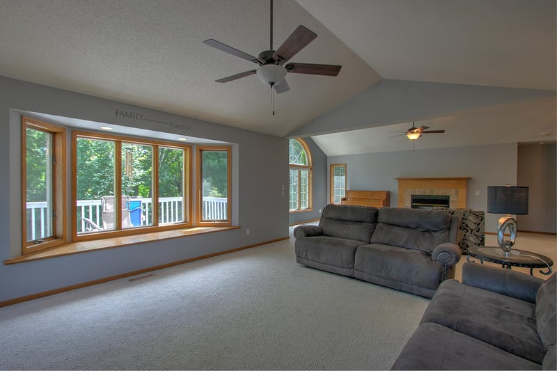 315 Sunset Ln N, Cambridge, MN 55008