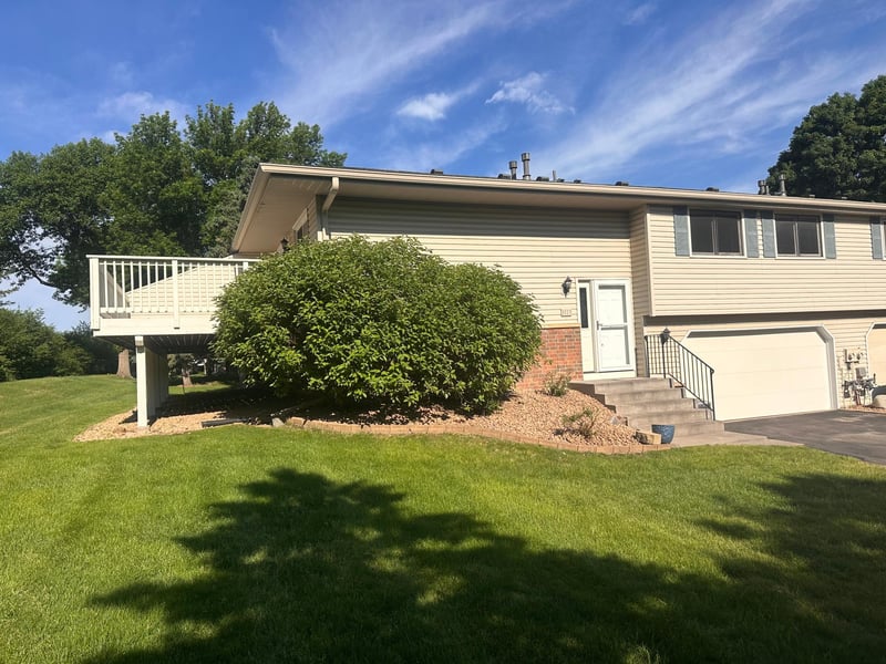 1113 E 145th St, Burnsville, MN 55337