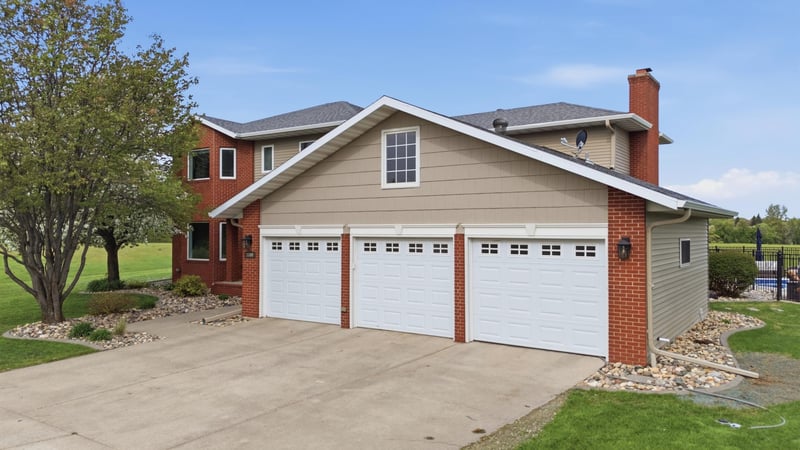 3500 Riverview Cir, Moorhead, MN 56560