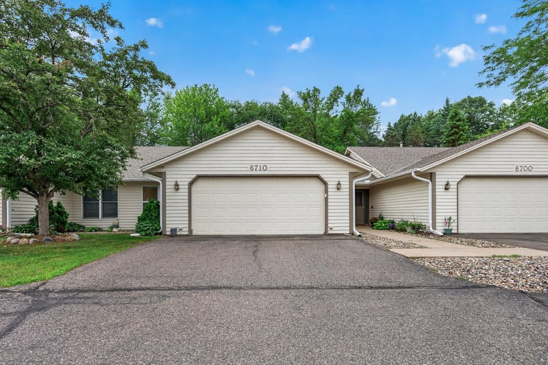 6710 Buckley Cir, Inver Grove Heights, MN 55076