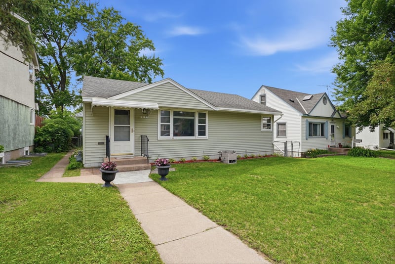5132 4th St NE, Columbia Heights, MN 55421