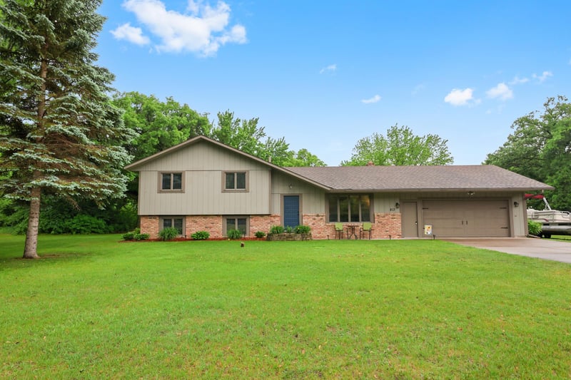 813 N Birch St, Royalton, MN 56373
