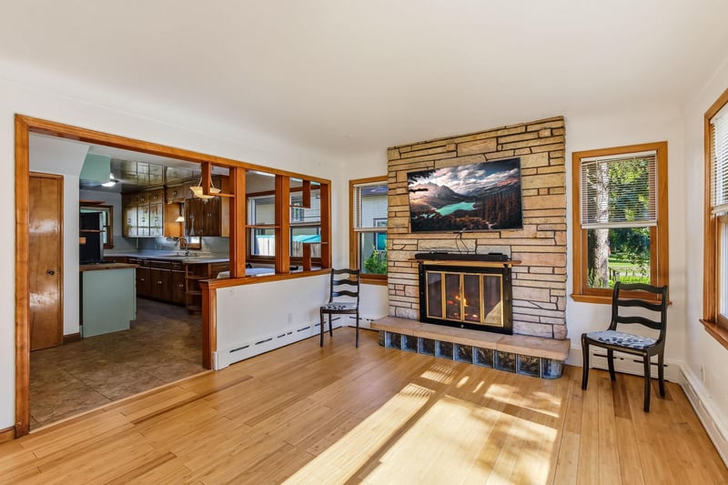 1065 Stryker Ave, West Saint Paul, MN 55118
