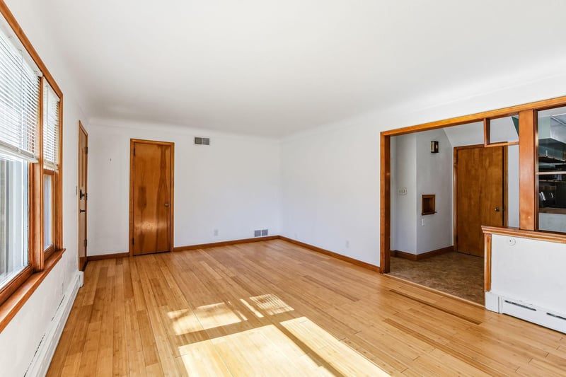 1065 Stryker Ave, West Saint Paul, MN 55118