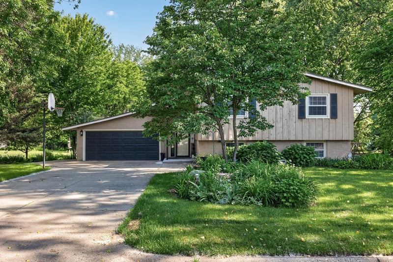 1504 Crystal Lake Rd E, Burnsville, MN 55306