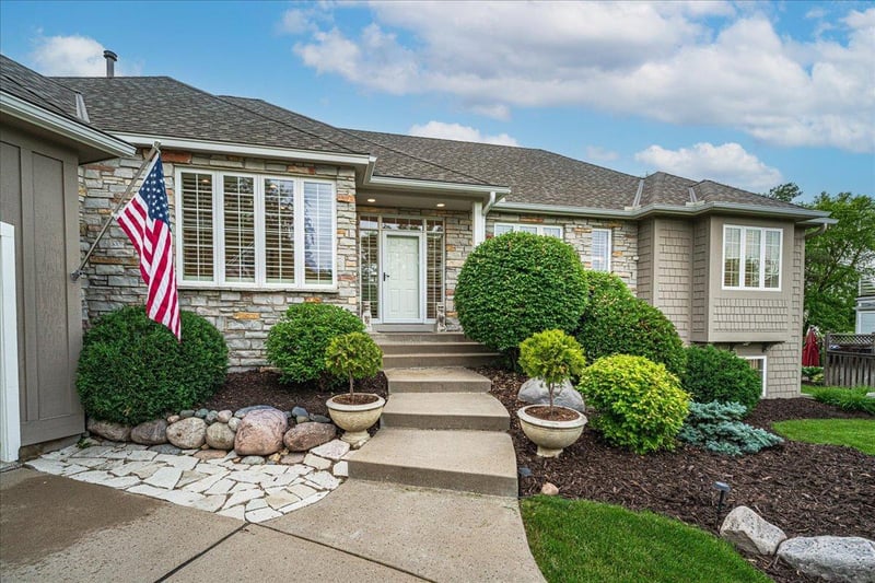 7806 Bush Lake Dr, Bloomington, MN 55438