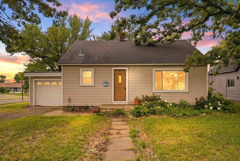 921 S Main St, River Falls, WI 54022