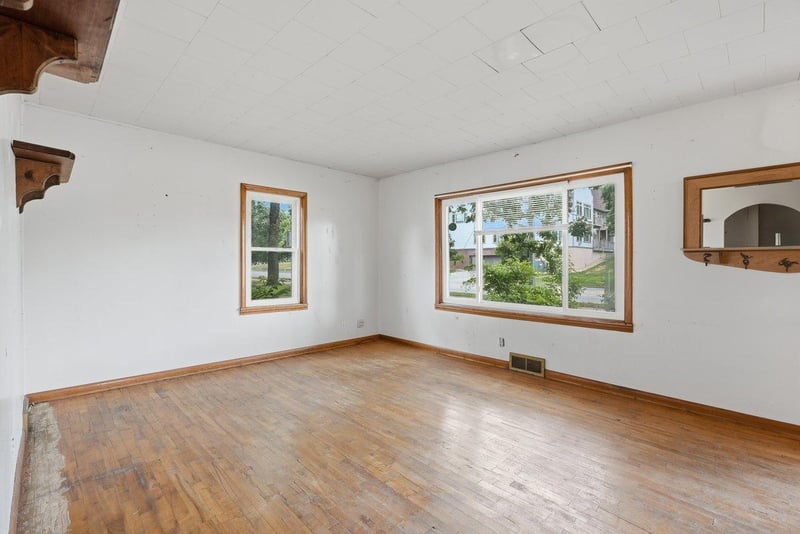 921 S Main St, River Falls, WI 54022