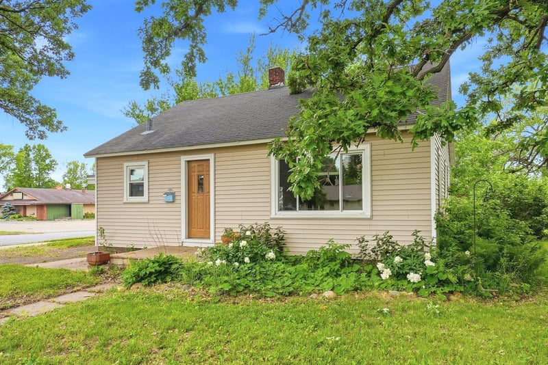 921 S Main St, River Falls, WI 54022