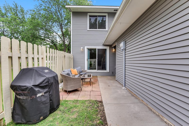 7604 Rimbley Rd, Woodbury, MN 55125