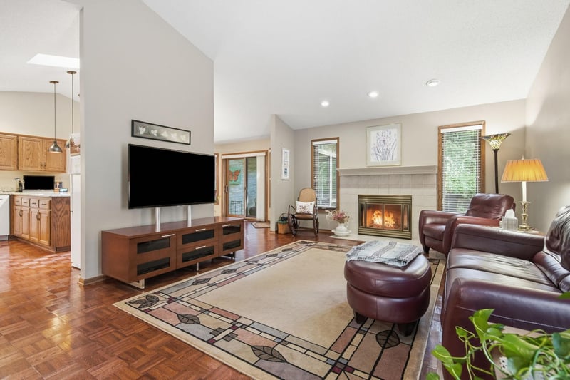7017 Edenvale Blvd, Eden Prairie, MN 55346
