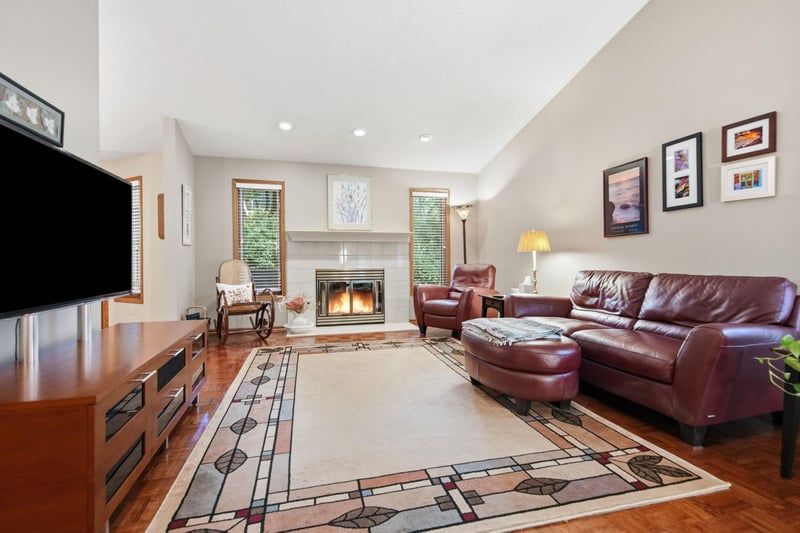 7017 Edenvale Blvd, Eden Prairie, MN 55346