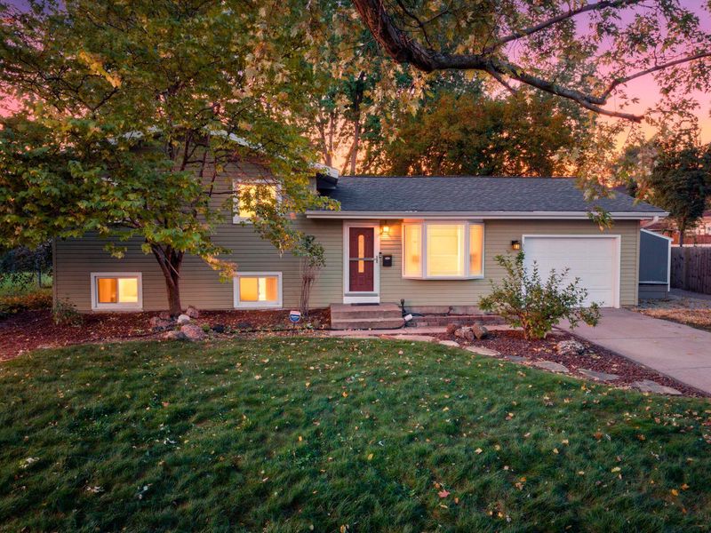 3865 Gettysburg Ave N, New Hope, MN 55427