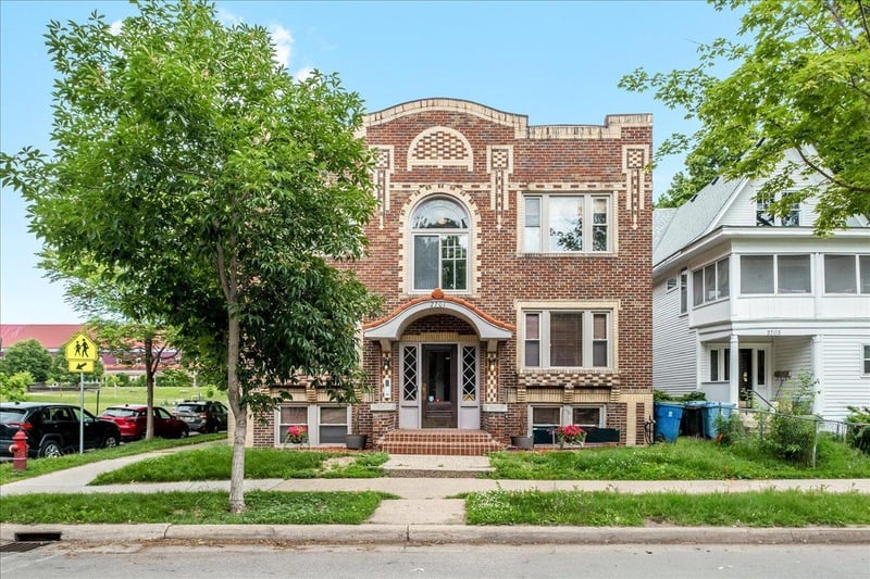 2701 Harriet Ave #202, Minneapolis, MN 55408